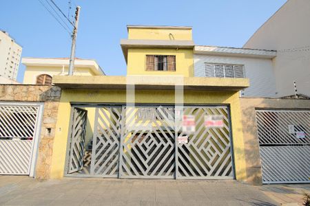 Casa à venda com 255m², 4 quartos e 8 vagasFachada