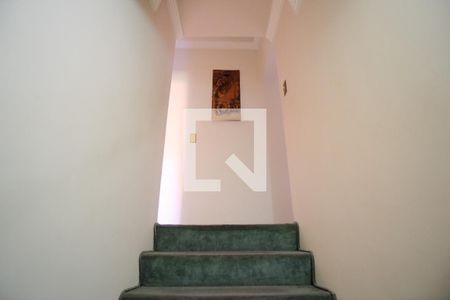 Casa à venda com 255m², 4 quartos e 8 vagasEscada