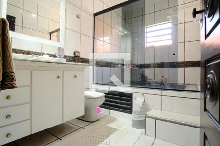 Casa à venda com 255m², 4 quartos e 8 vagasBanheiro da Suíte 1