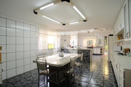 Casa à venda com 255m², 4 quartos e 8 vagasCozinha