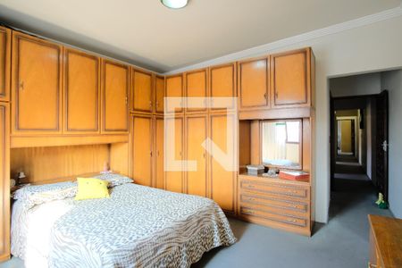 Casa à venda com 255m², 4 quartos e 8 vagasSuíte 1