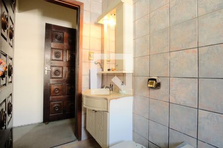 Casa à venda com 255m², 4 quartos e 8 vagasBanheiro da Suíte 2