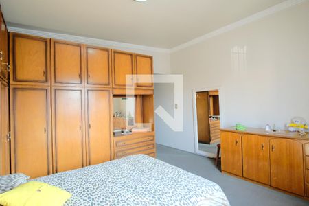 Casa à venda com 255m², 4 quartos e 8 vagasSuíte 1