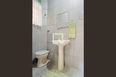 Casa à venda com 255m², 4 quartos e 8 vagasBanheiro de serviço