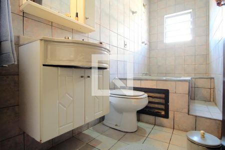 Casa à venda com 255m², 4 quartos e 8 vagasBanheiro da Suíte 2