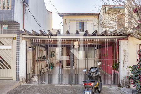 Casa à venda com 136m², 2 quartos e 2 vagas Casa à venda com 136m², 2 quartos e 2 vagasFachada