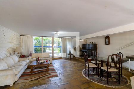 Casa à venda com 910m², 3 quartos e 4 vagas Casa à venda com 910m², 3 quartos e 4 vagasSalão