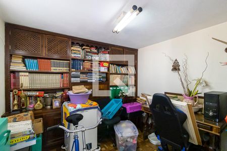 Casa à venda com 910m², 3 quartos e 4 vagas Casa à venda com 910m², 3 quartos e 4 vagasEscritório