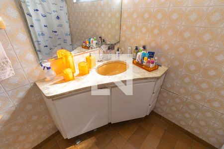 Casa à venda com 910m², 3 quartos e 4 vagas Casa à venda com 910m², 3 quartos e 4 vagasBanheiro da suíte