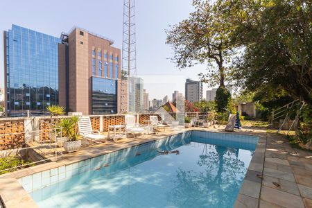 Casa à venda com 910m², 3 quartos e 4 vagas Casa à venda com 910m², 3 quartos e 4 vagasPiscina