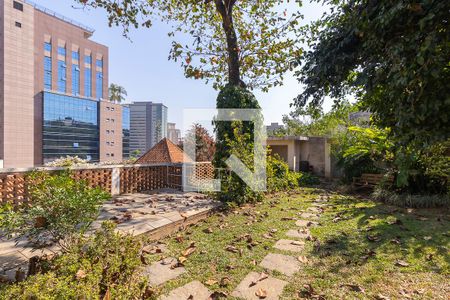 Casa à venda com 910m², 3 quartos e 4 vagas Casa à venda com 910m², 3 quartos e 4 vagasQuintal