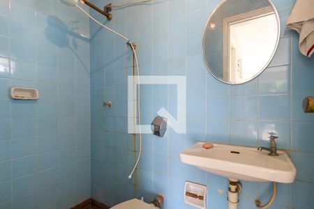 Casa à venda com 910m², 3 quartos e 4 vagas Casa à venda com 910m², 3 quartos e 4 vagasBanheiro da piscina