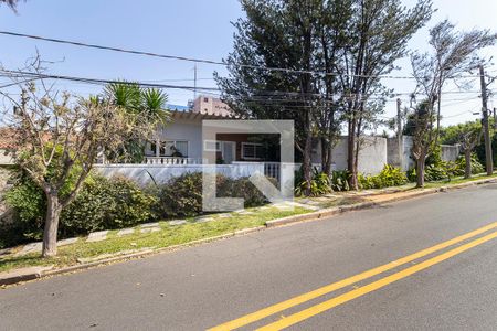 Casa à venda com 910m², 3 quartos e 4 vagas Casa à venda com 910m², 3 quartos e 4 vagasFachada