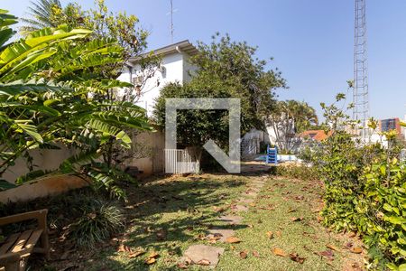 Casa à venda com 910m², 3 quartos e 4 vagas Casa à venda com 910m², 3 quartos e 4 vagasQuintal