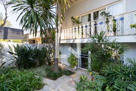 Casa à venda com 910m², 3 quartos e 4 vagas Casa à venda com 910m², 3 quartos e 4 vagasJardim