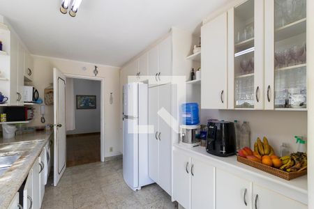 Casa à venda com 910m², 3 quartos e 4 vagas Casa à venda com 910m², 3 quartos e 4 vagasCozinha - Armários