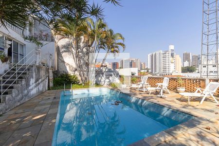 Casa à venda com 910m², 3 quartos e 4 vagas Casa à venda com 910m², 3 quartos e 4 vagasPiscina