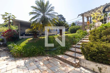 Casa à venda com 910m², 3 quartos e 4 vagas Casa à venda com 910m², 3 quartos e 4 vagasQuintal