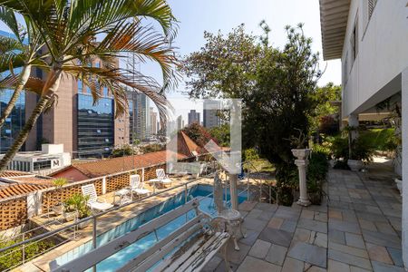 Casa à venda com 910m², 3 quartos e 4 vagas Casa à venda com 910m², 3 quartos e 4 vagasQuintal