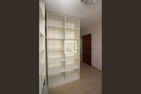Apartamento à venda com 150m², 2 quartos e 4 vagas Apartamento à venda com 150m², 2 quartos e 4 vagasCloset da suíte