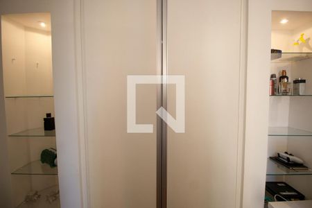 Apartamento à venda com 118m², 4 quartos e 3 vagasQuarto 2