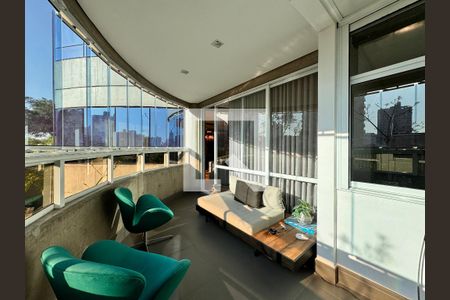 Apartamento à venda com 230m², 4 quartos e 4 vagas Apartamento à venda com 230m², 4 quartos e 4 vagasSacada