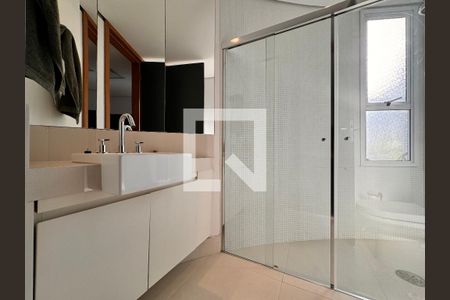 Apartamento à venda com 230m², 4 quartos e 4 vagas Apartamento à venda com 230m², 4 quartos e 4 vagasBanheiro da Suíte 1