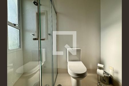 Apartamento à venda com 230m², 4 quartos e 4 vagas Apartamento à venda com 230m², 4 quartos e 4 vagasBanheiro da Suíte 1