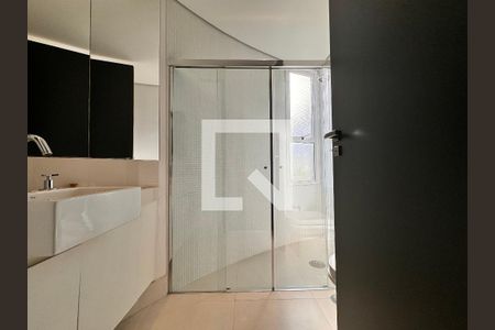 Apartamento à venda com 230m², 4 quartos e 4 vagas Apartamento à venda com 230m², 4 quartos e 4 vagasBanheiro da Suíte 1