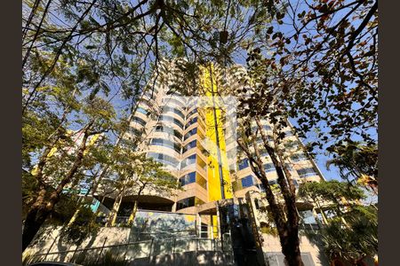 Apartamento à venda com 230m², 4 quartos e 4 vagas Apartamento à venda com 230m², 4 quartos e 4 vagasFachada