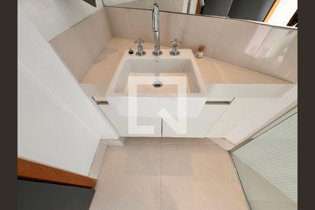 Apartamento à venda com 230m², 4 quartos e 4 vagas Apartamento à venda com 230m², 4 quartos e 4 vagasBanheiro da Suíte 1