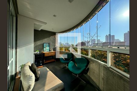 Apartamento à venda com 230m², 4 quartos e 4 vagas Apartamento à venda com 230m², 4 quartos e 4 vagasSacada