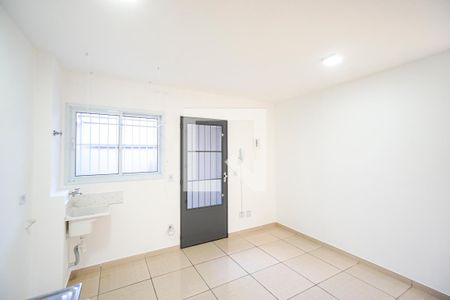 Sala e cozinha de apartamento para alugar com 1 quarto, 28m² em Chácara Santo Antônio (zona Leste), São Paulo