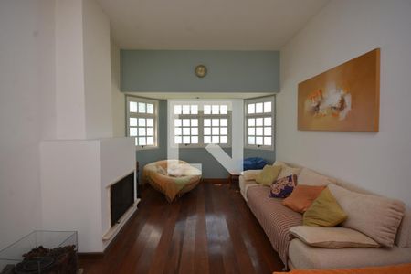 Casa à venda com 980m², 3 quartos e 7 vagasSala