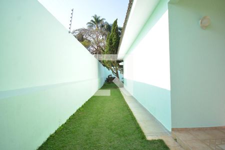 Casa à venda com 980m², 3 quartos e 7 vagasCorredor Externo