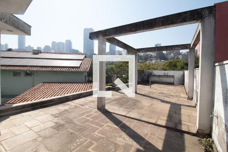 Casa à venda com 586m², 4 quartos e 10 vagas Casa à venda com 586m², 4 quartos e 10 vagasTerraço