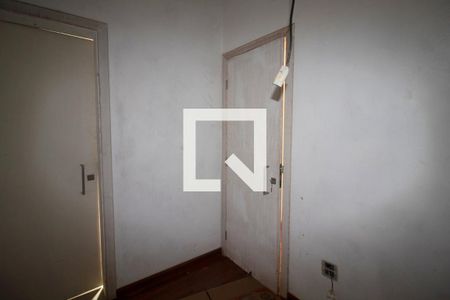 Casa à venda com 586m², 4 quartos e 10 vagas Casa à venda com 586m², 4 quartos e 10 vagasQuarto de Serviço