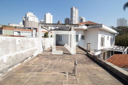 Casa à venda com 586m², 4 quartos e 10 vagas Casa à venda com 586m², 4 quartos e 10 vagasTerraço