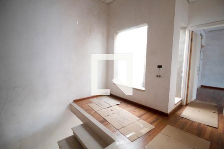 Casa à venda com 586m², 4 quartos e 10 vagas Casa à venda com 586m², 4 quartos e 10 vagasCorredor