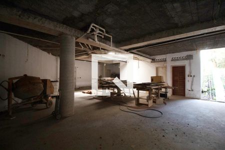 Casa à venda com 586m², 4 quartos e 10 vagas Casa à venda com 586m², 4 quartos e 10 vagasGaragem