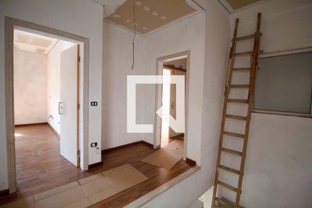 Casa à venda com 586m², 4 quartos e 10 vagas Casa à venda com 586m², 4 quartos e 10 vagasCorredor