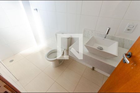 Casa de condomínio à venda com 98m², 2 quartos e 3 vagasBanheiro