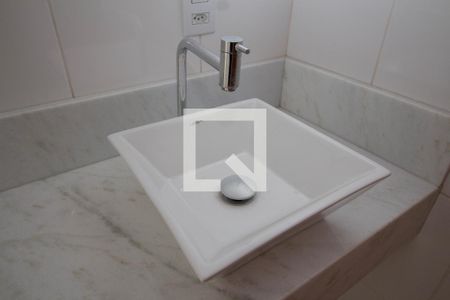 Casa de condomínio à venda com 94m², 2 quartos e 3 vagas Casa de condomínio à venda com 94m², 2 quartos e 3 vagasBanheiro