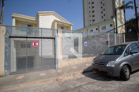 Casa de condomínio à venda com 94m², 2 quartos e 3 vagas Casa de condomínio à venda com 94m², 2 quartos e 3 vagasFachada