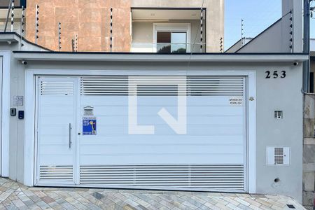 Casa à venda com 217m², 4 quartos e 4 vagasFachada + plaquinha