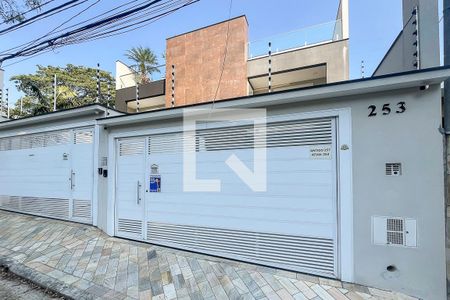 Casa à venda com 217m², 4 quartos e 4 vagasFachada + plaquinha