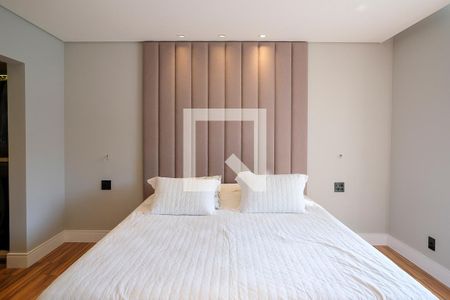 Casa à venda com 217m², 4 quartos e 4 vagasSuíte 1