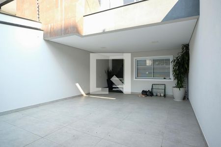 Casa à venda com 217m², 4 quartos e 4 vagasGaragem