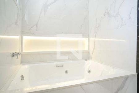 Casa à venda com 217m², 4 quartos e 4 vagasBanheiro da suíte 1