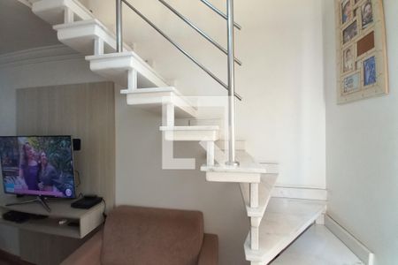 Apartamento à venda com 109m², 2 quartos e 2 vagas Apartamento à venda com 109m², 2 quartos e 2 vagasEscada